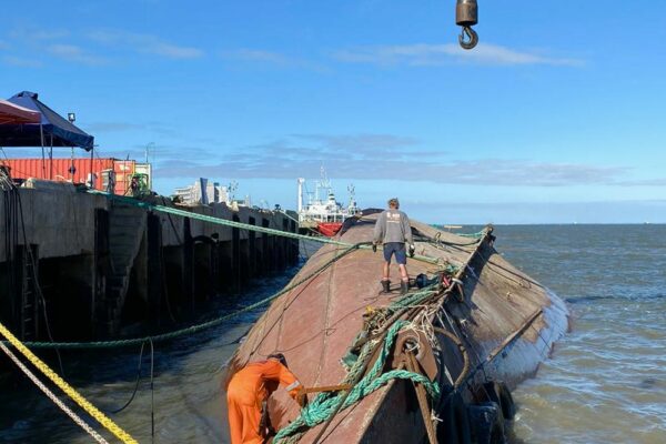 Berging vissersschip Mozambique