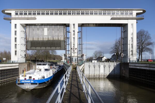 Relocation of old Vreeswijk lock